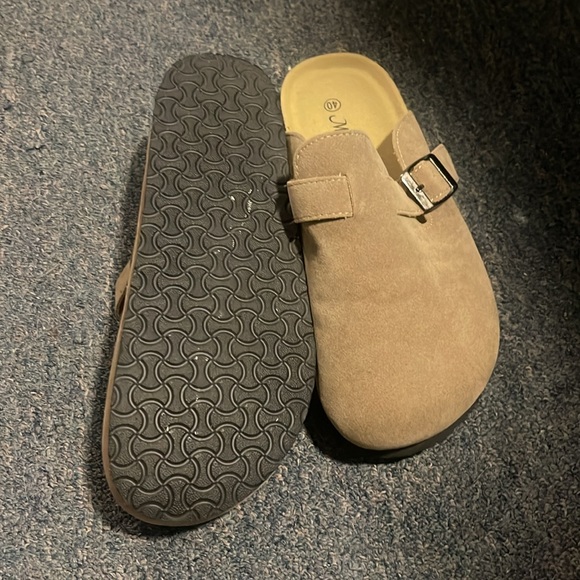 Brown Clogs - Picture 3 of 3